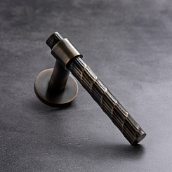 Нажимная ручка на розетке - изображение 1